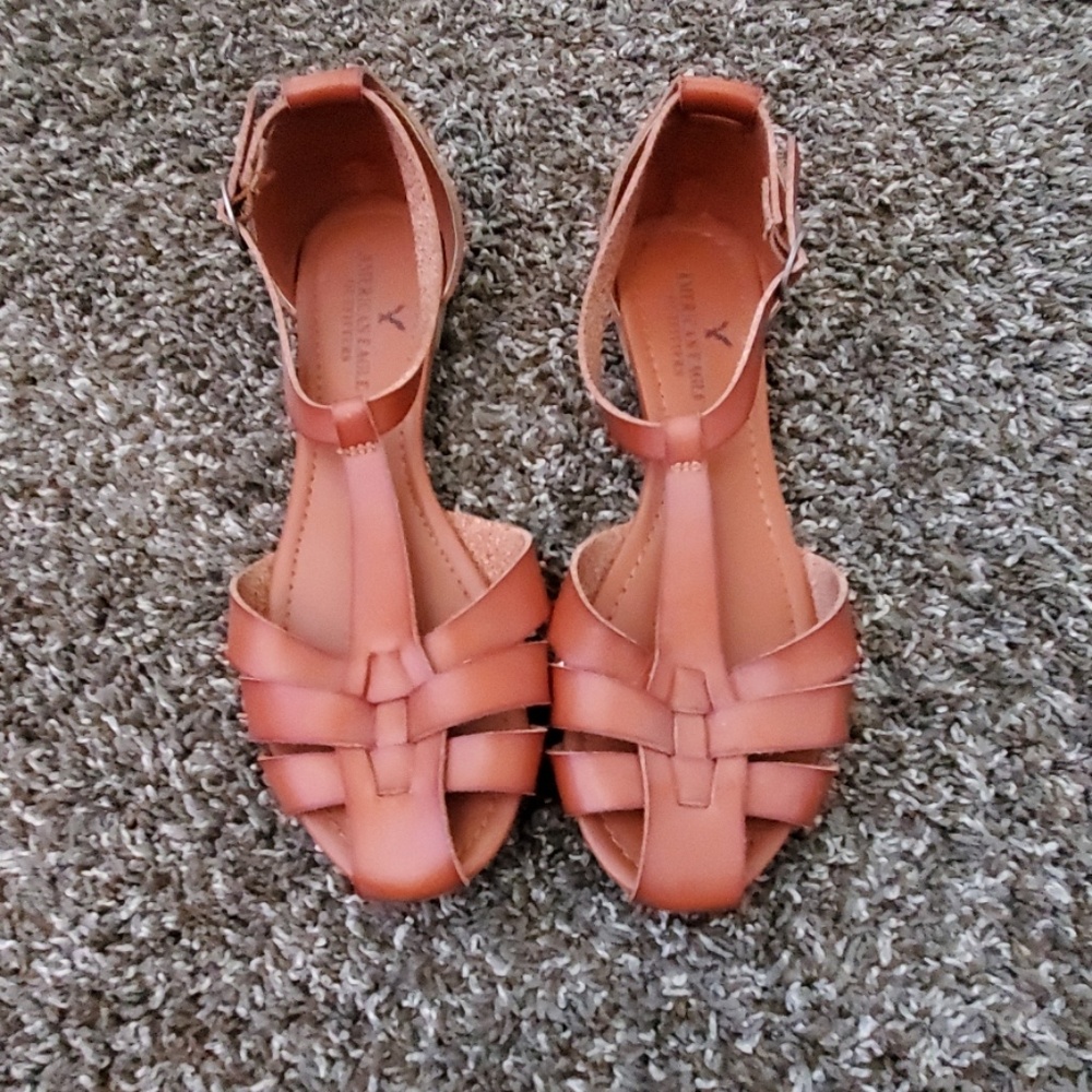 Huarache congac sandals.